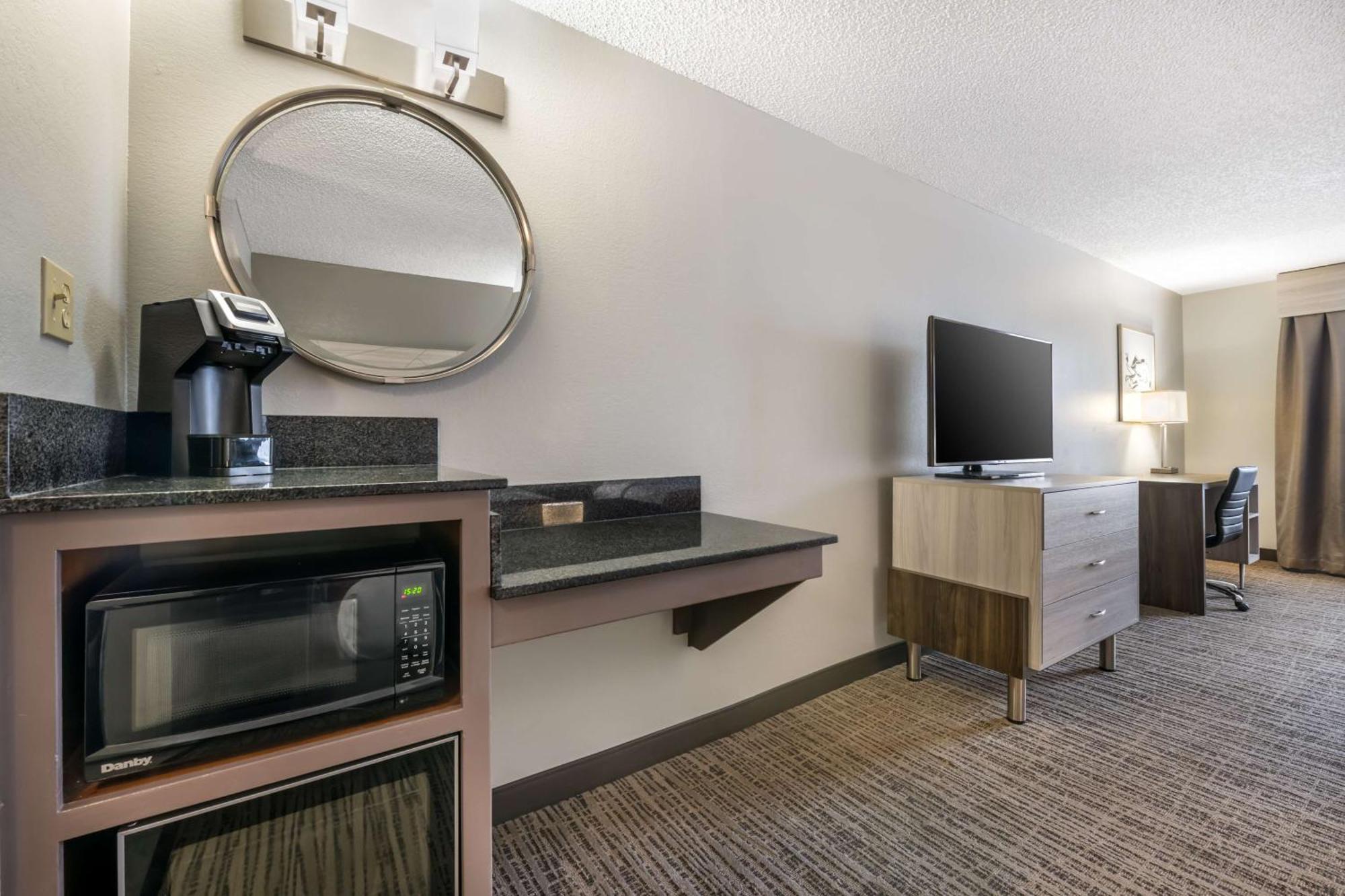 Best Western Plus Lake City Exterior photo